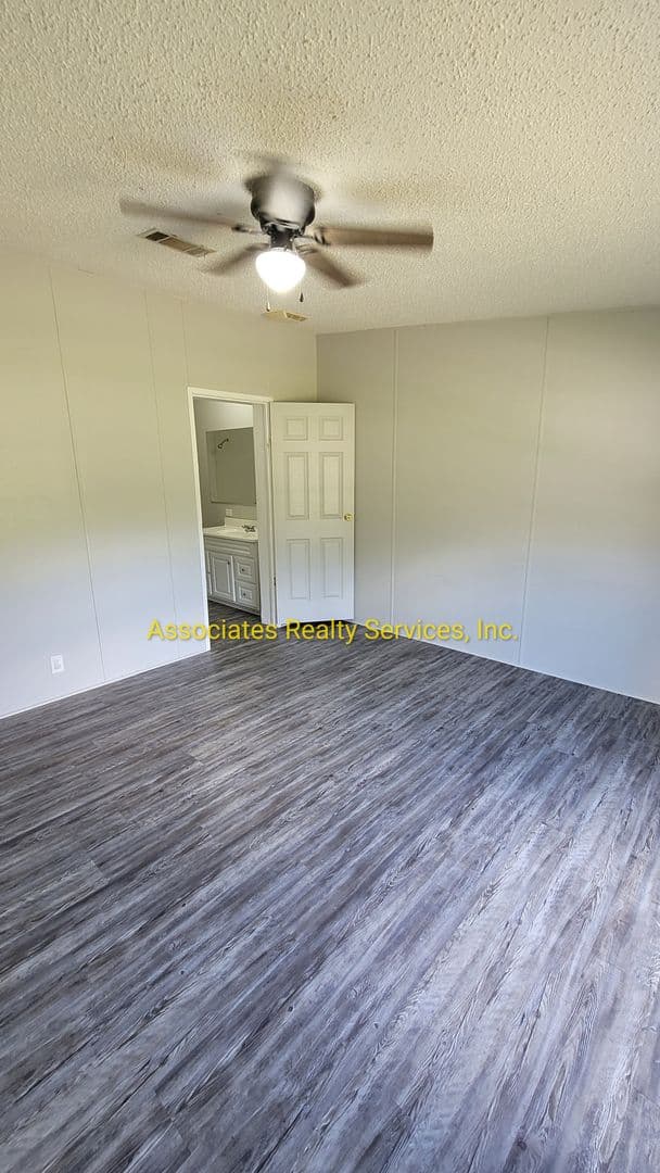 Gainesville House: 10826 NE 74th Terr
