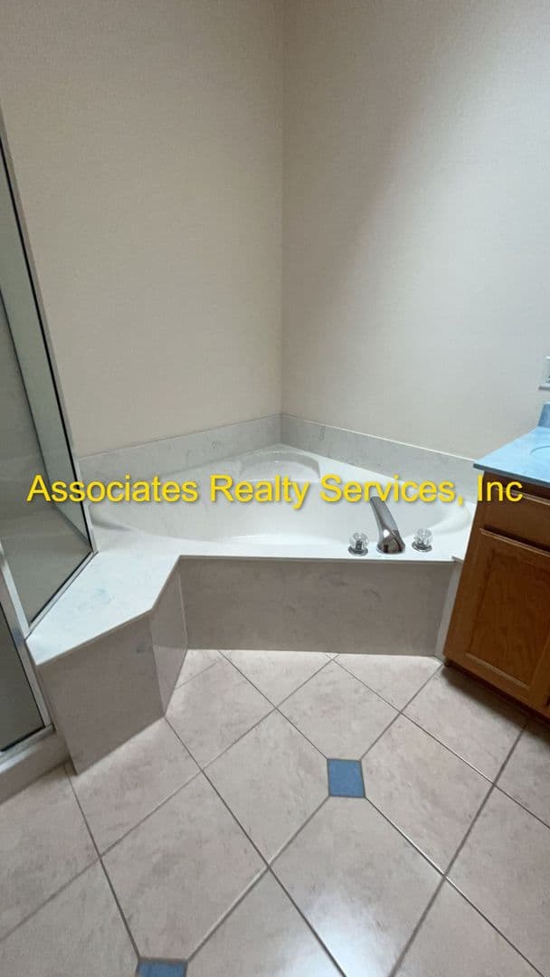 Gainesville House: 3124 SW 94th Way