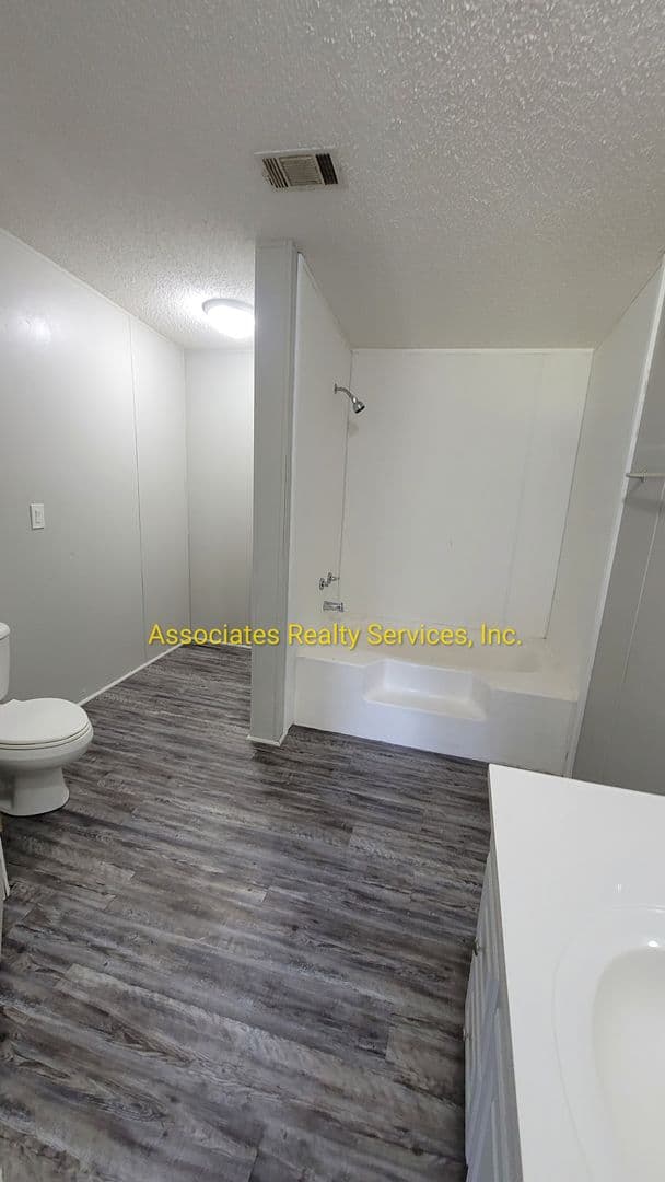 Gainesville House: 10826 NE 74th Terr