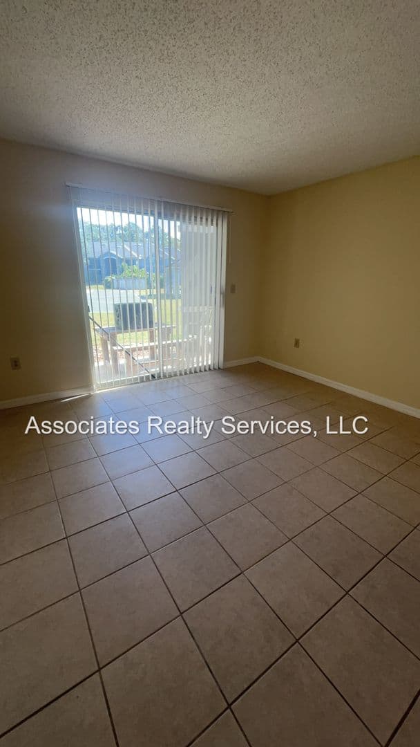 Gainesville House: 3705 SW 27th St,