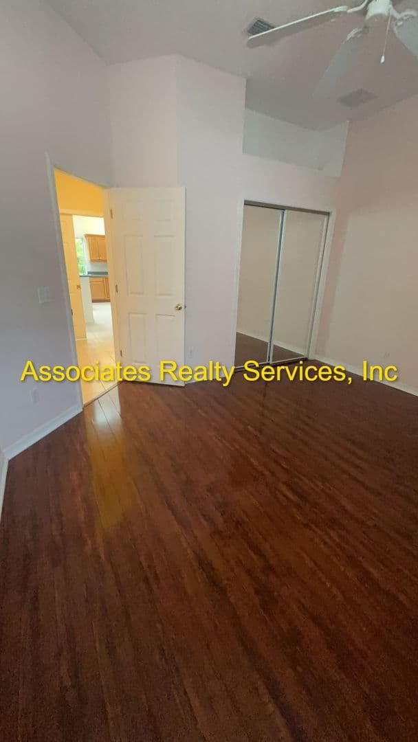 Gainesville House: 3124 SW 94th Way