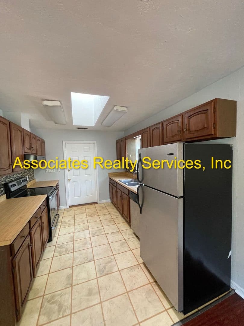 Gainesville House: 2904 NW 68th Avenue