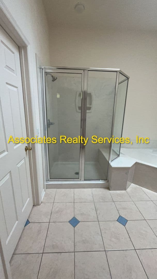 Gainesville House: 3124 SW 94th Way
