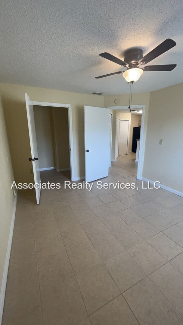 Gainesville House: 3705 SW 27th St,
