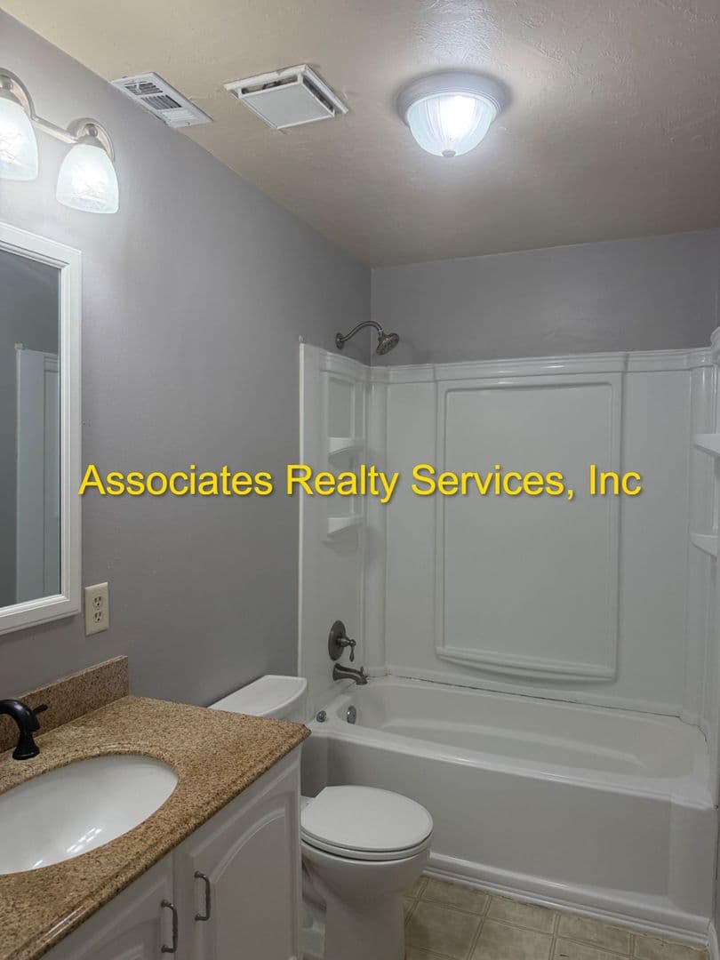 Gainesville House: 10205 NW 25th Place