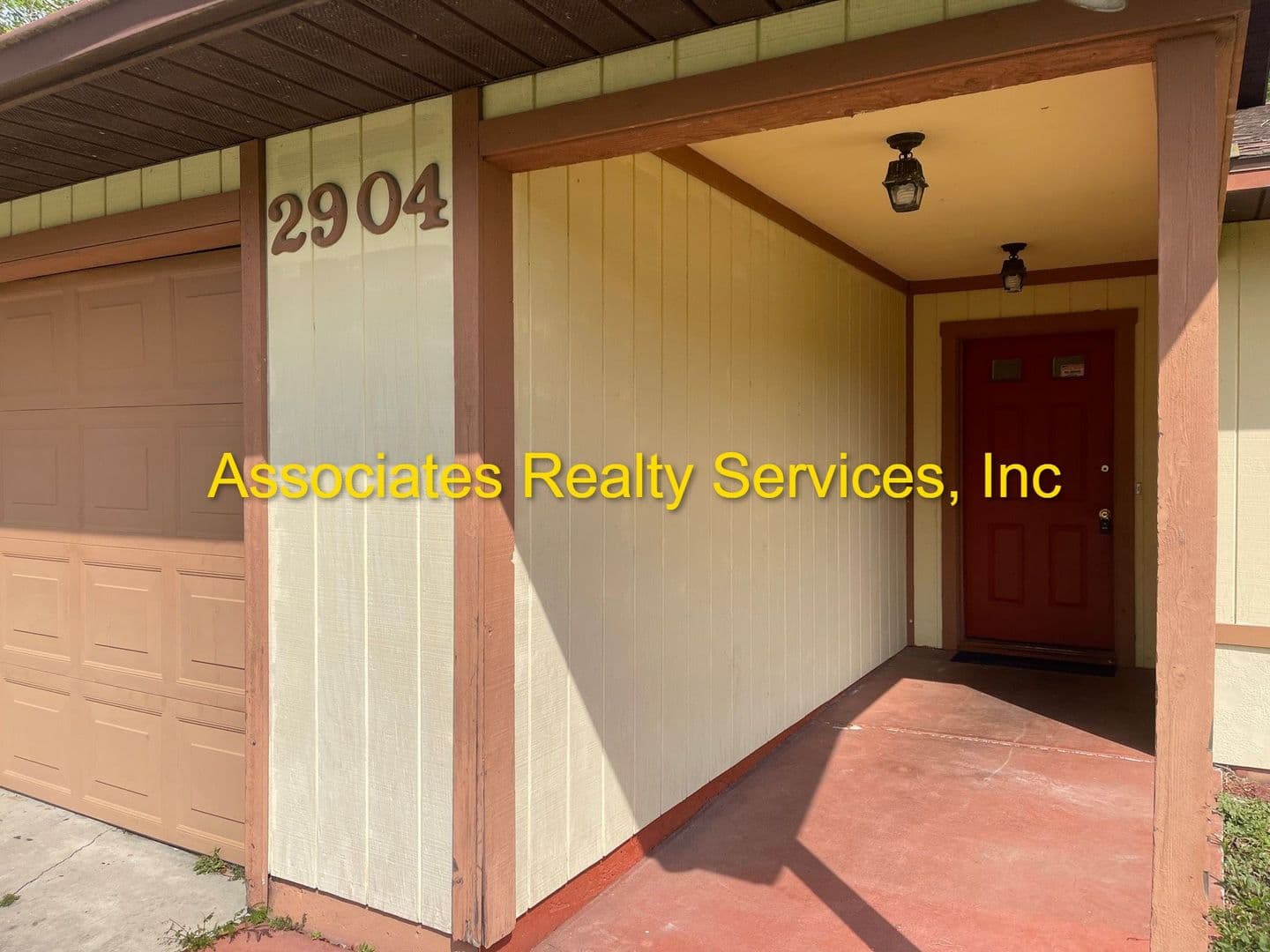 Gainesville House: 2904 NW 68th Avenue
