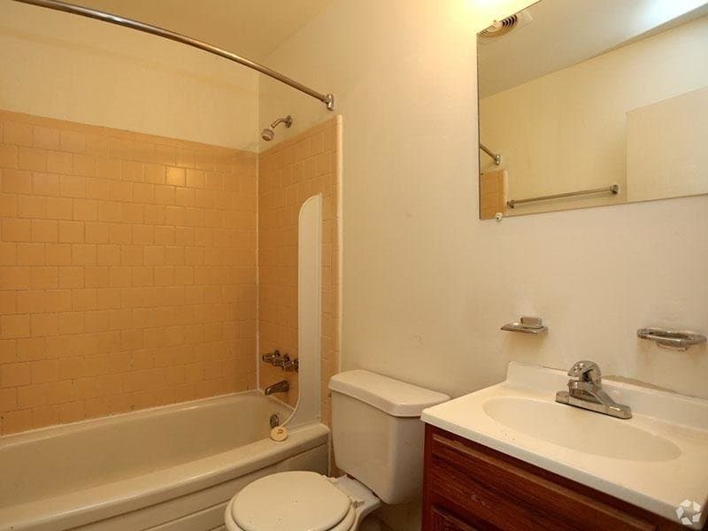 Richmond Apartment: 2852 Fairfield Avenue