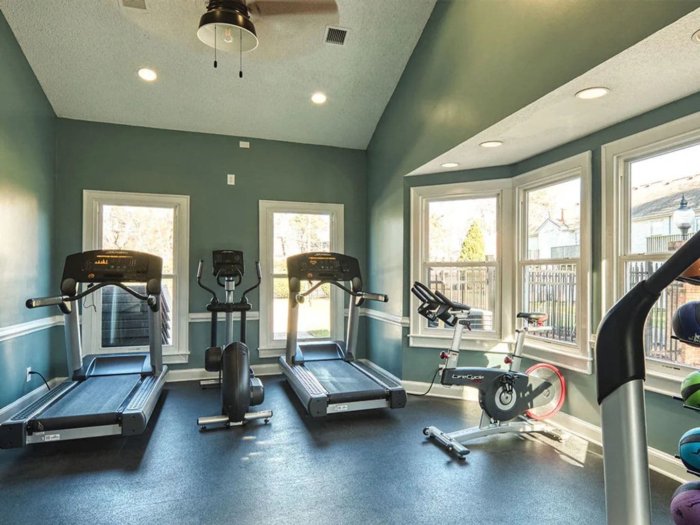 Yorktown Apartment: 101 Little Bay Avenue