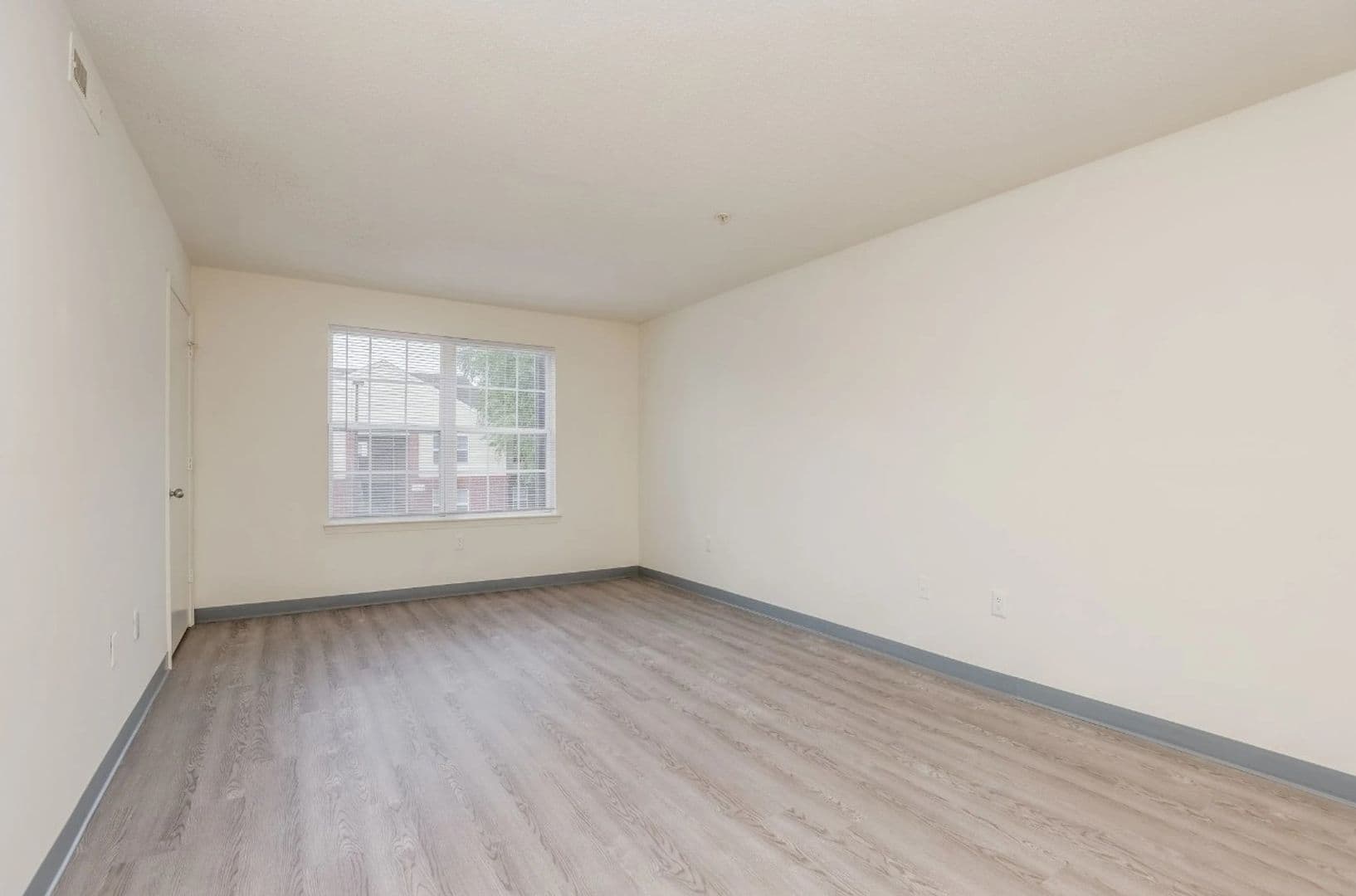 Richmond Apartment: 3716 Delmont St.