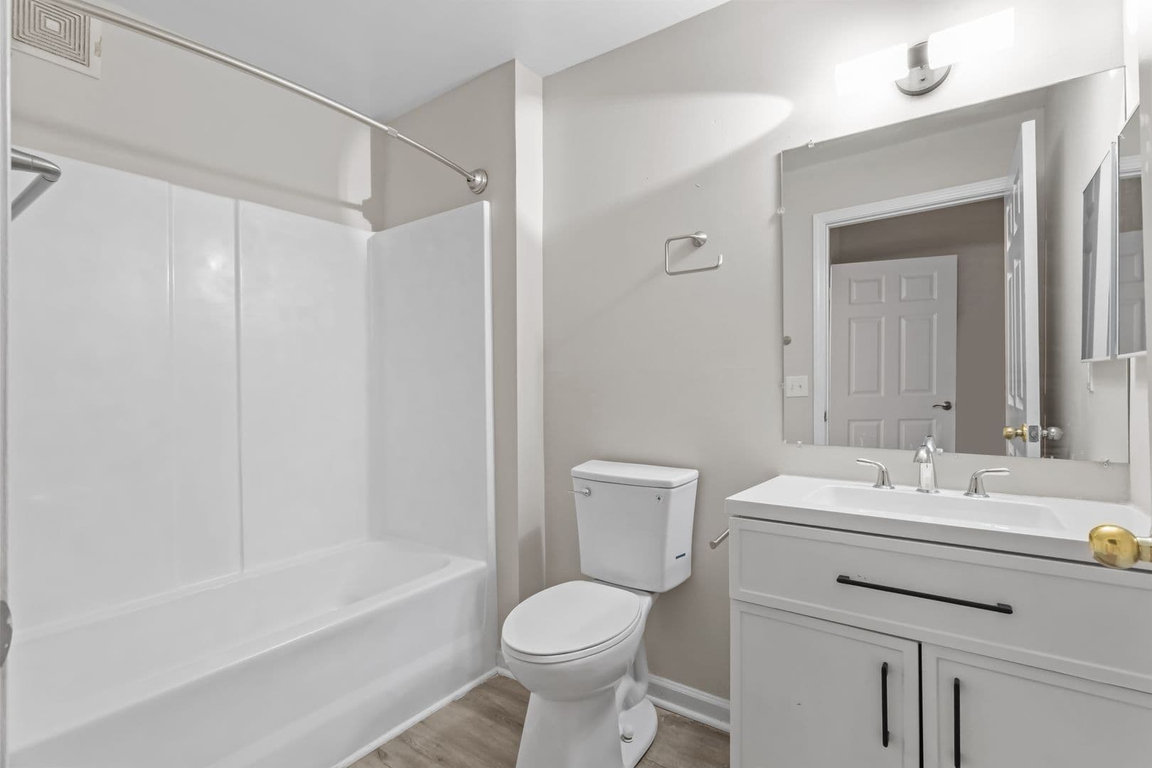 Richmond Apartment: 1420 Hull Street