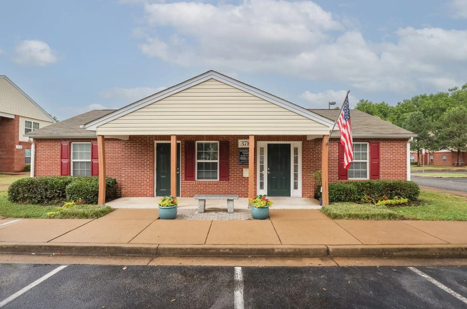 Richmond Apartment: 3716 Delmont St.
