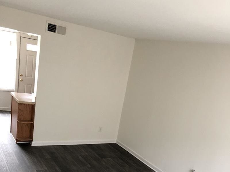 Richmond Apartment: 2852 Fairfield Avenue