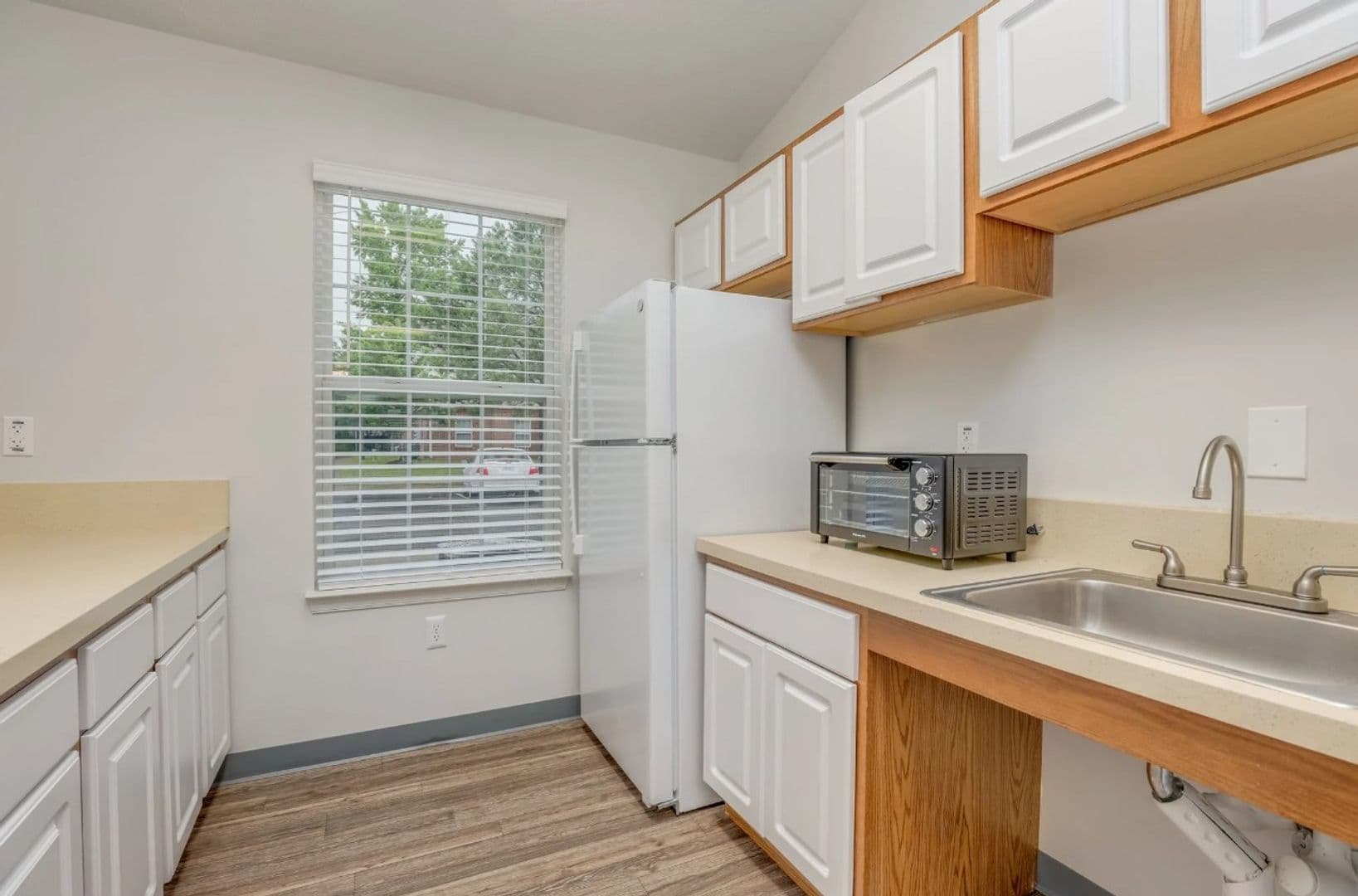 Richmond Apartment: 3716 Delmont St.