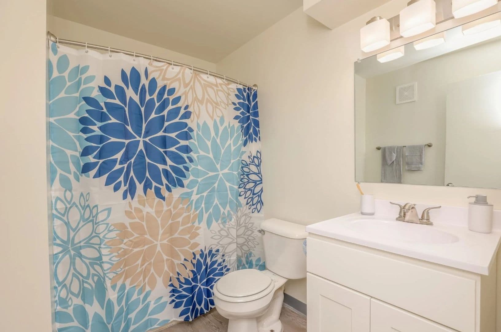 Richmond Apartment: 3716 Delmont St.