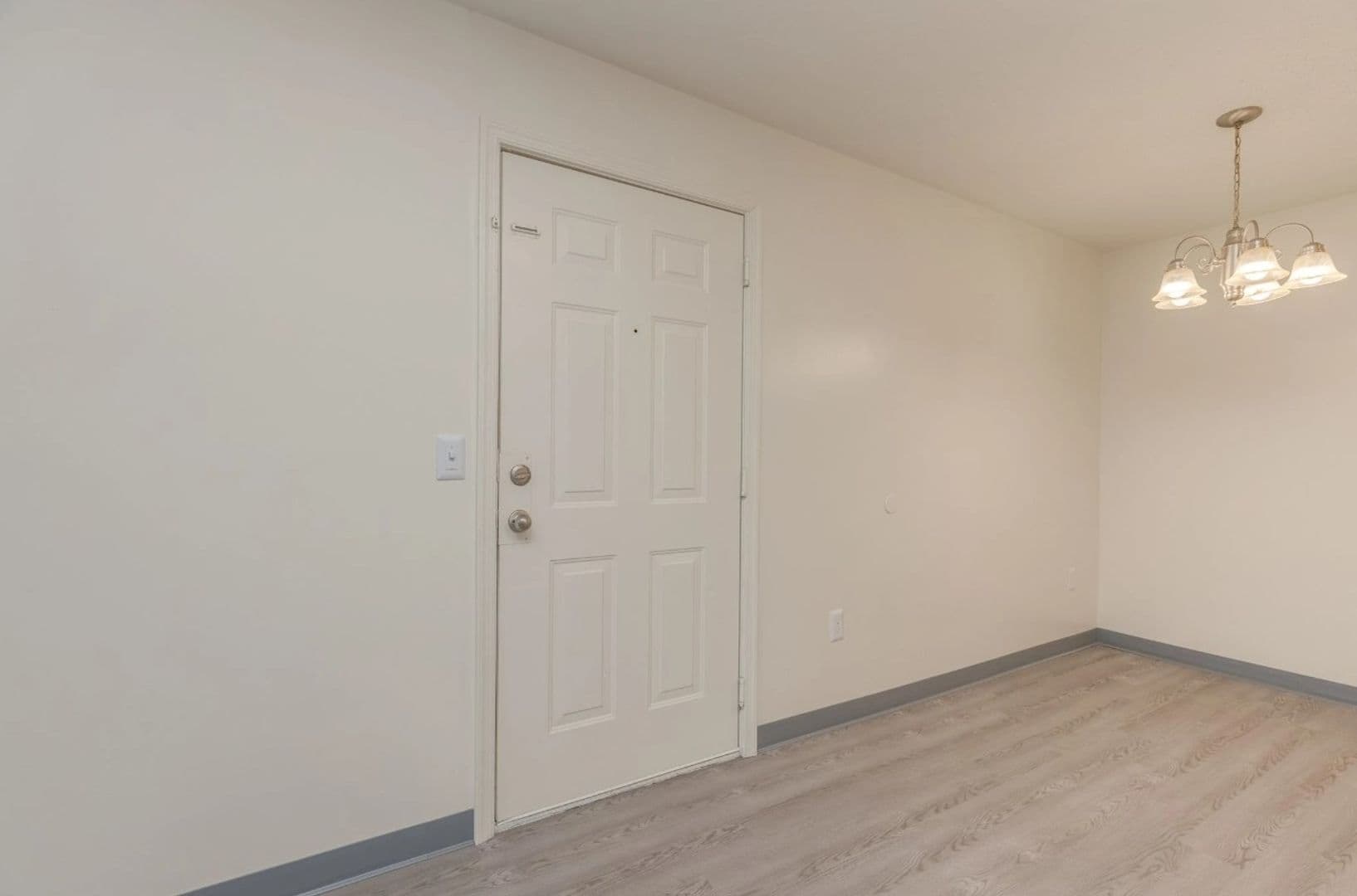 Richmond Apartment: 3716 Delmont St.