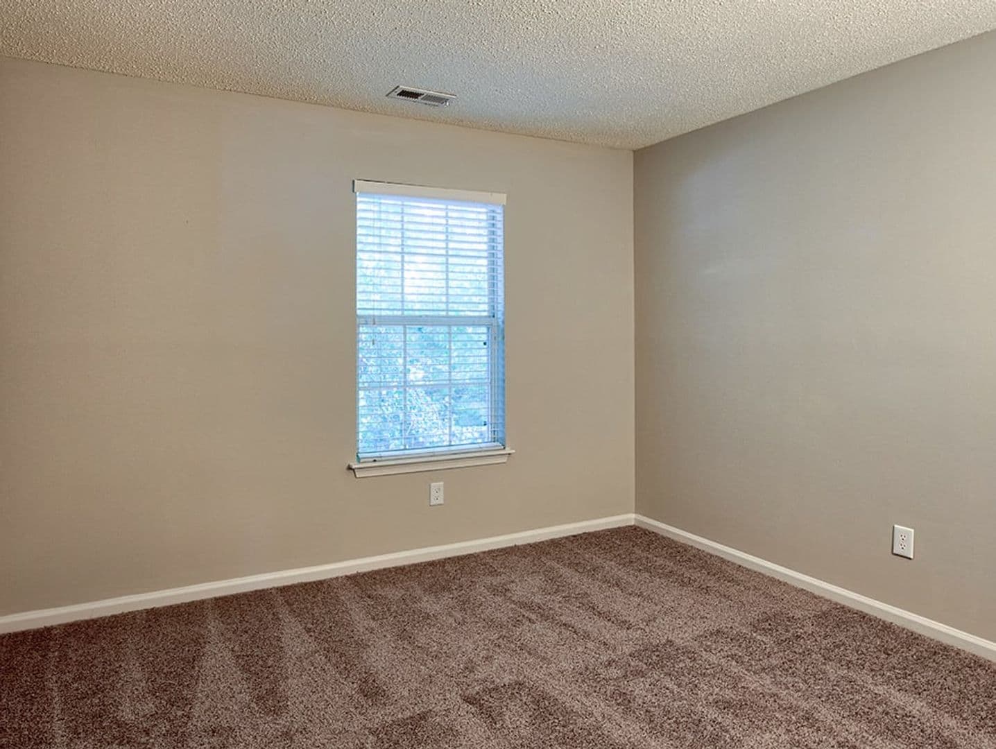 Yorktown Apartment: 101 Little Bay Avenue