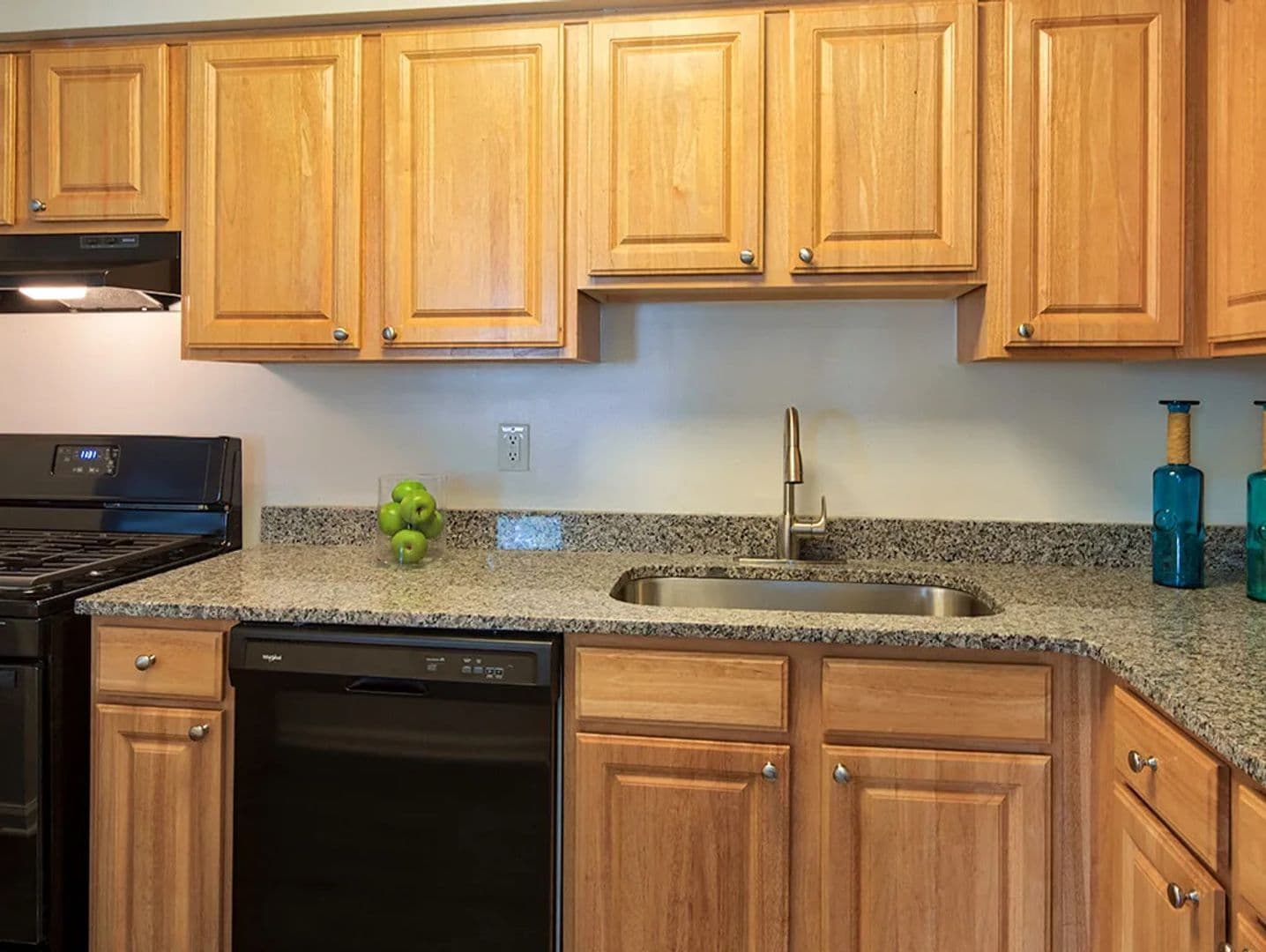 Yorktown Apartment: 101 Little Bay Avenue