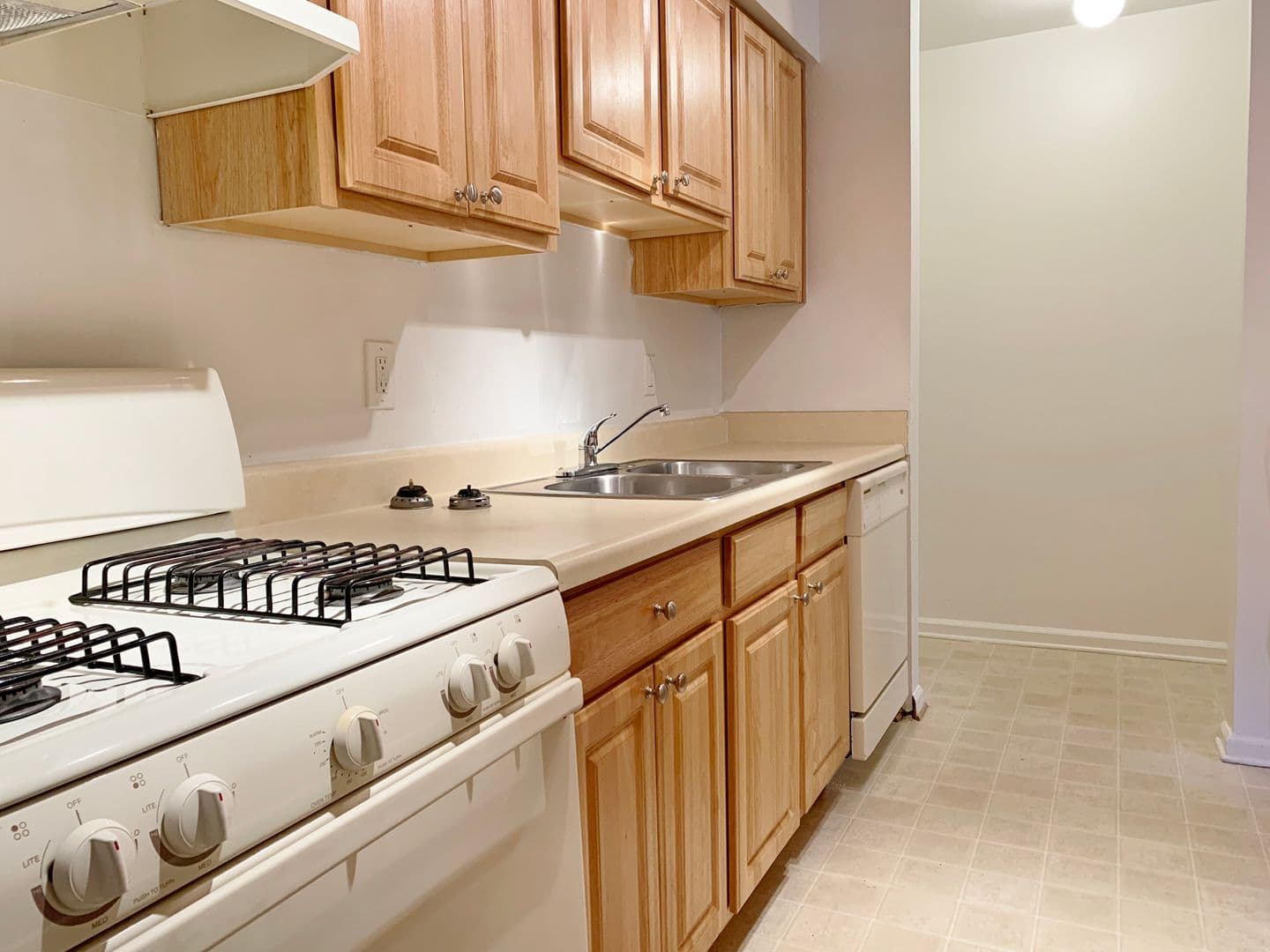 Yorktown Apartment: 101 Little Bay Avenue