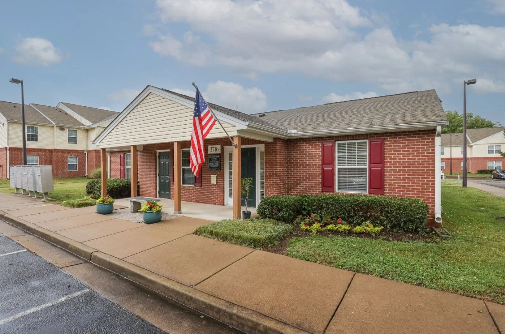 Richmond Apartment: 3716 Delmont St.
