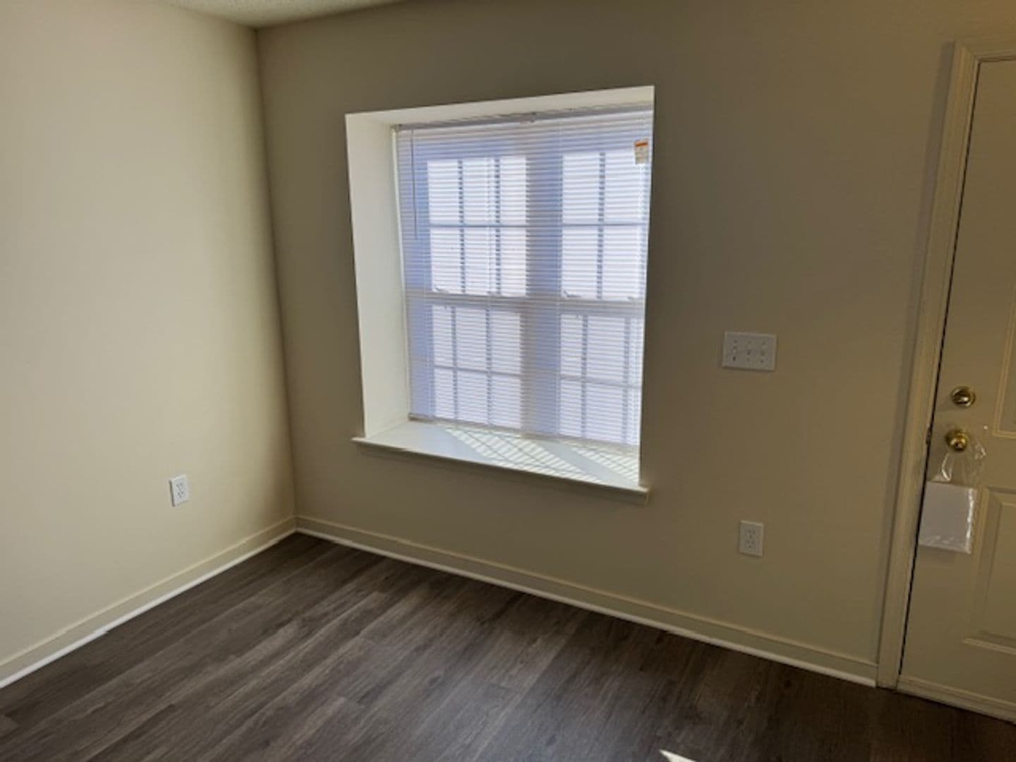 Richmond Townhome: 3731 Delmont Street