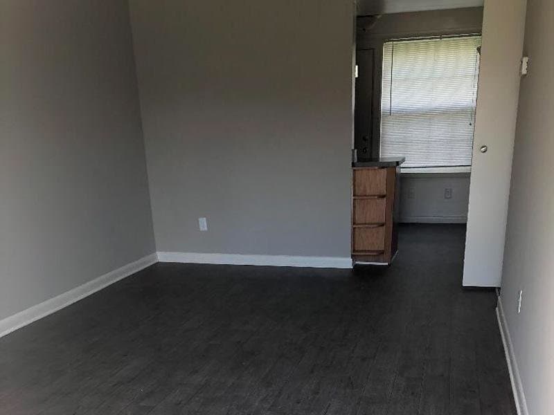 Richmond Apartment: 2852 Fairfield Avenue