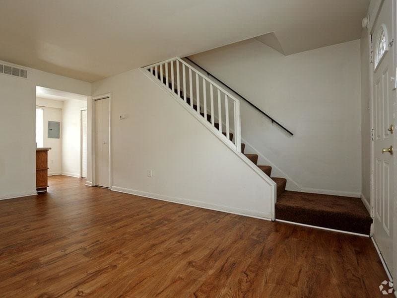 Richmond Apartment: 2852 Fairfield Avenue