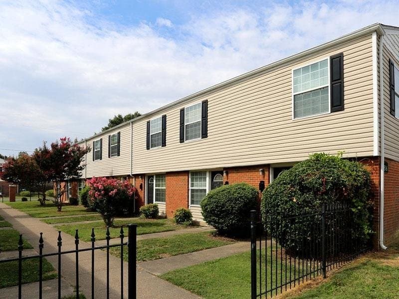 Richmond Apartment: 2852 Fairfield Avenue