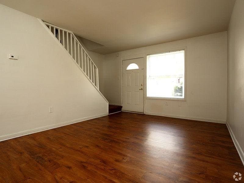 Richmond Apartment: 2852 Fairfield Avenue
