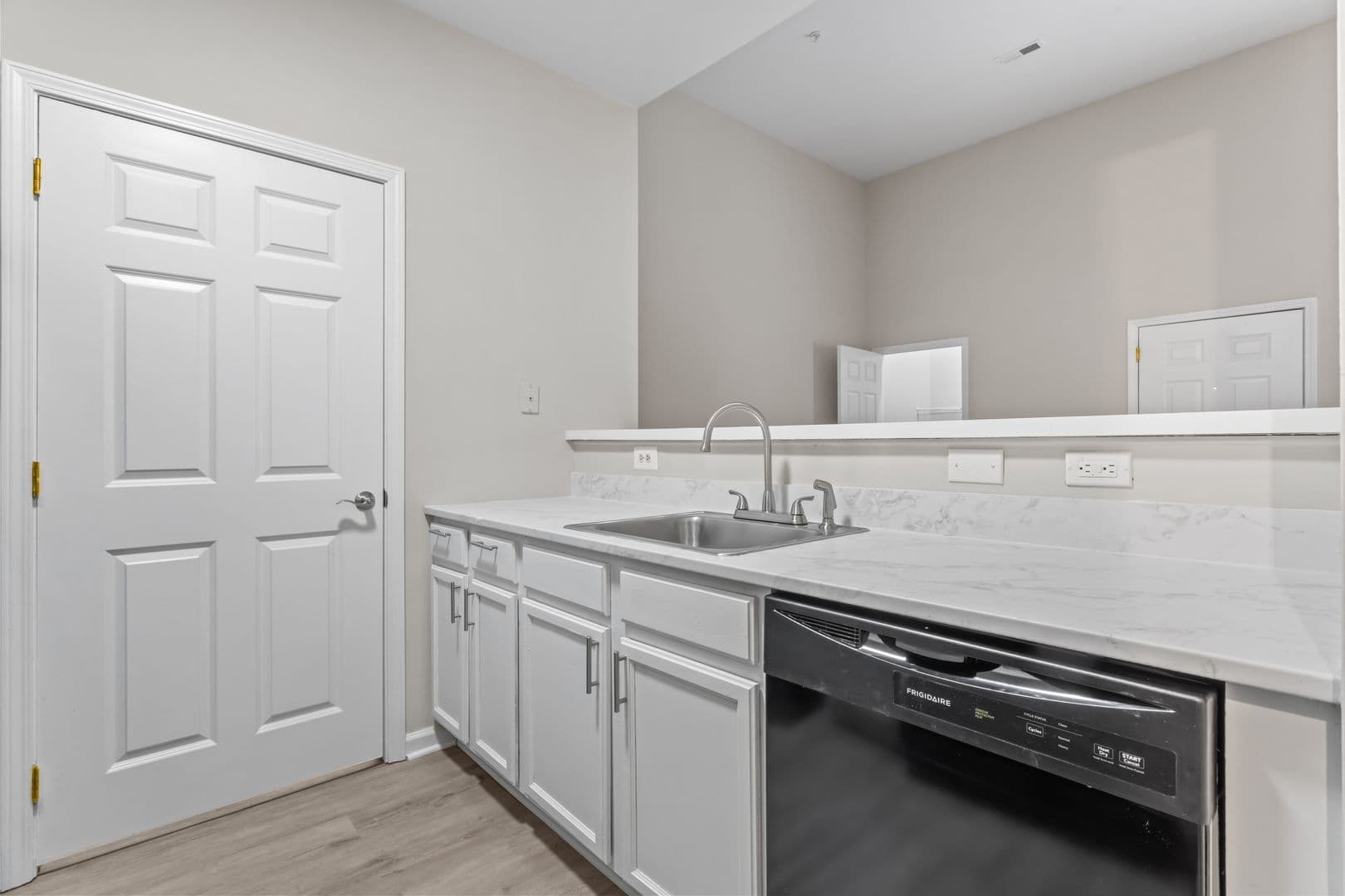Richmond Apartment: 1420 Hull Street
