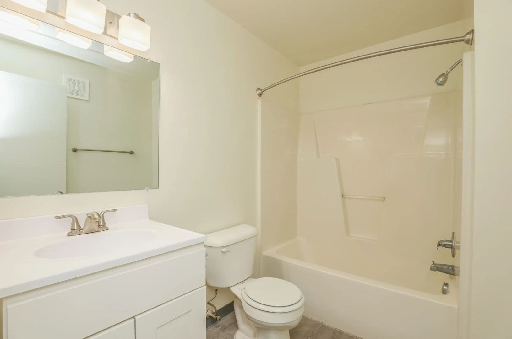 Richmond Apartment: 3716 Delmont St.