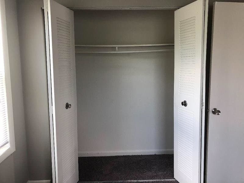 Richmond Apartment: 2852 Fairfield Avenue