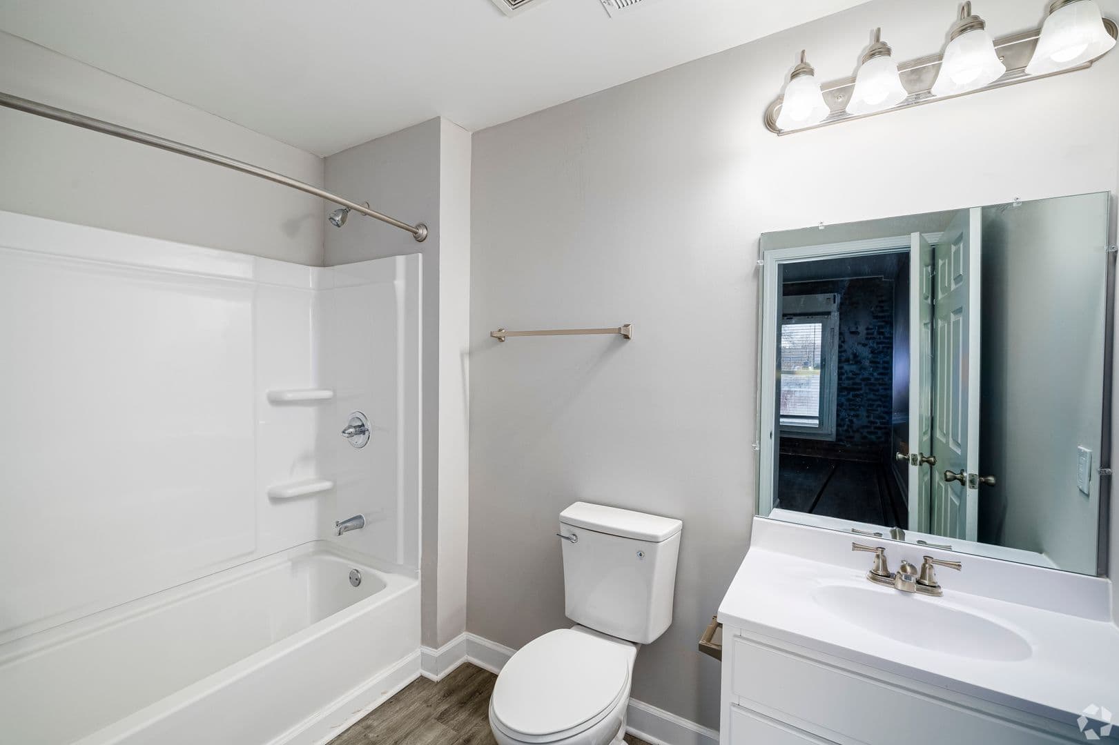 Richmond Apartment: 1420 Hull Street