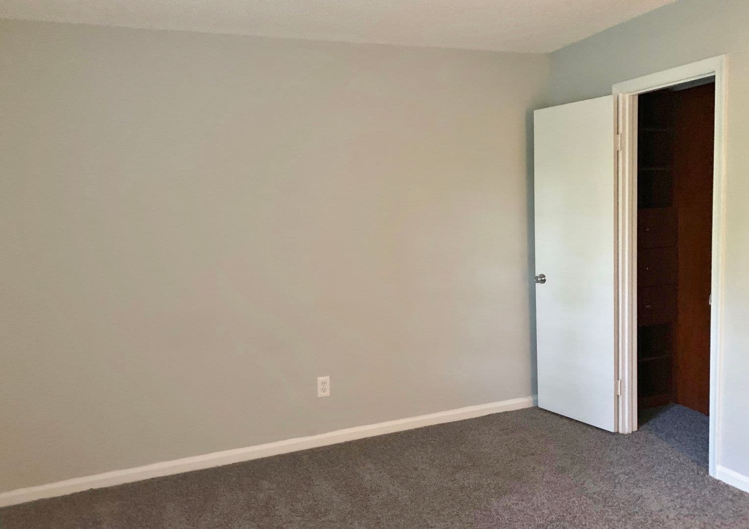 Yorktown Apartment: 101 Little Bay Avenue