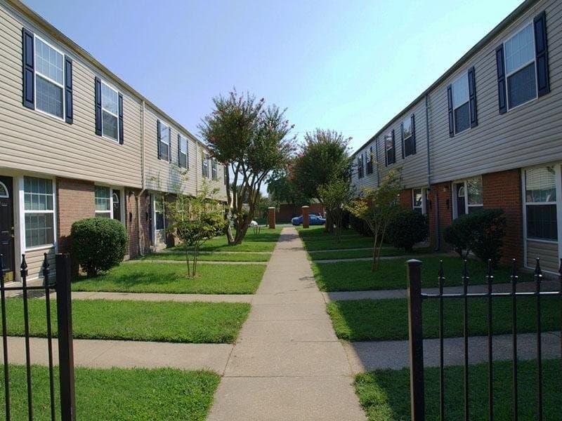 Richmond Apartment: 2852 Fairfield Avenue