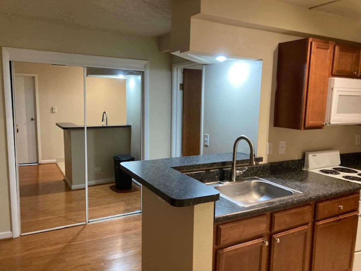 Willamsburg Apartment: 1400 Middle Street