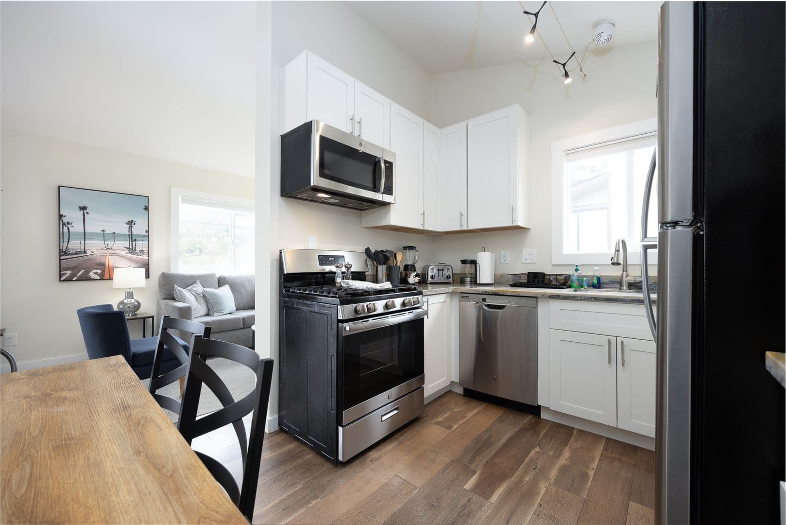 PACIFICA Apartment: 472, 474 & 476 LEWIS ST