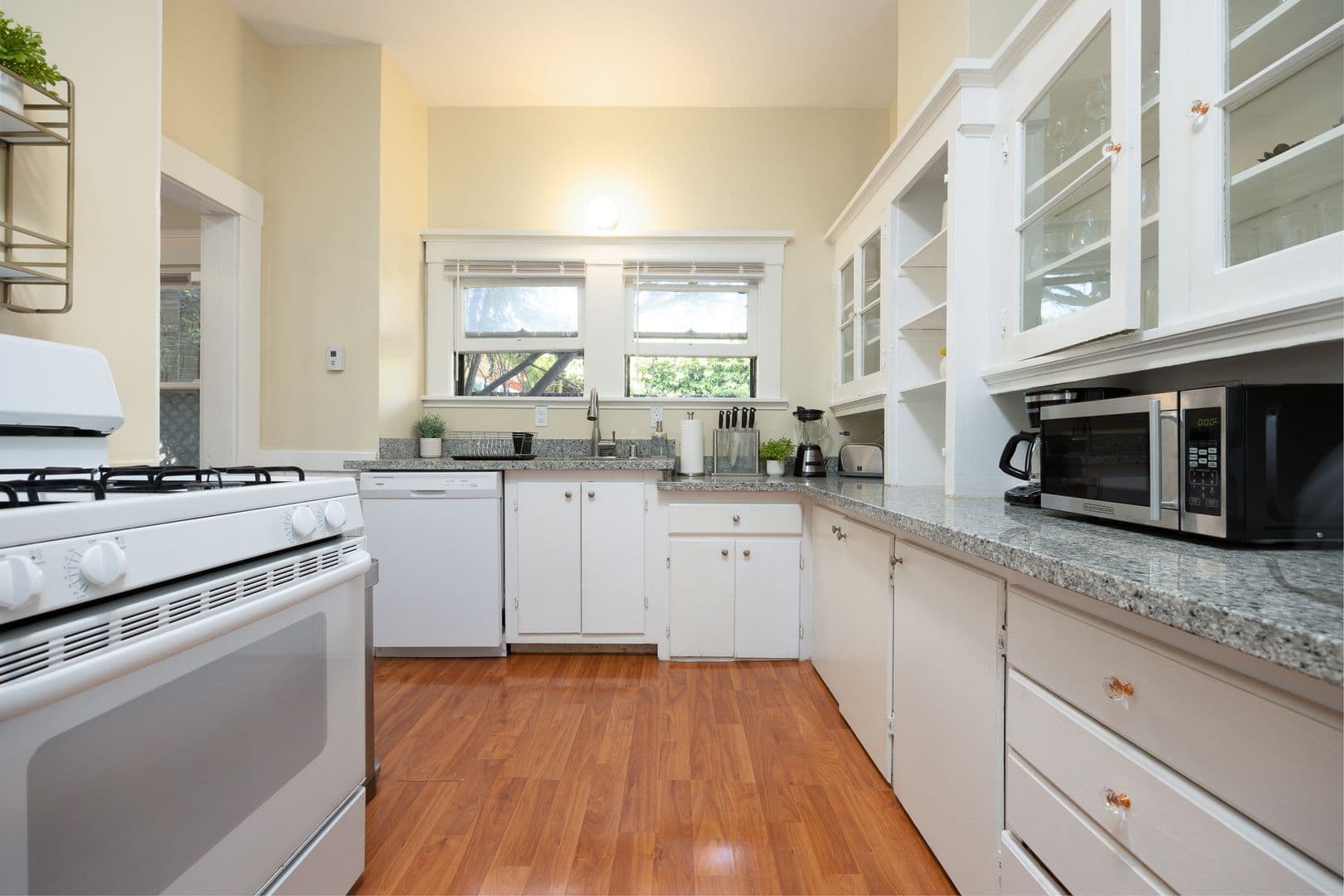 Oakland Apartment: 460 28th St