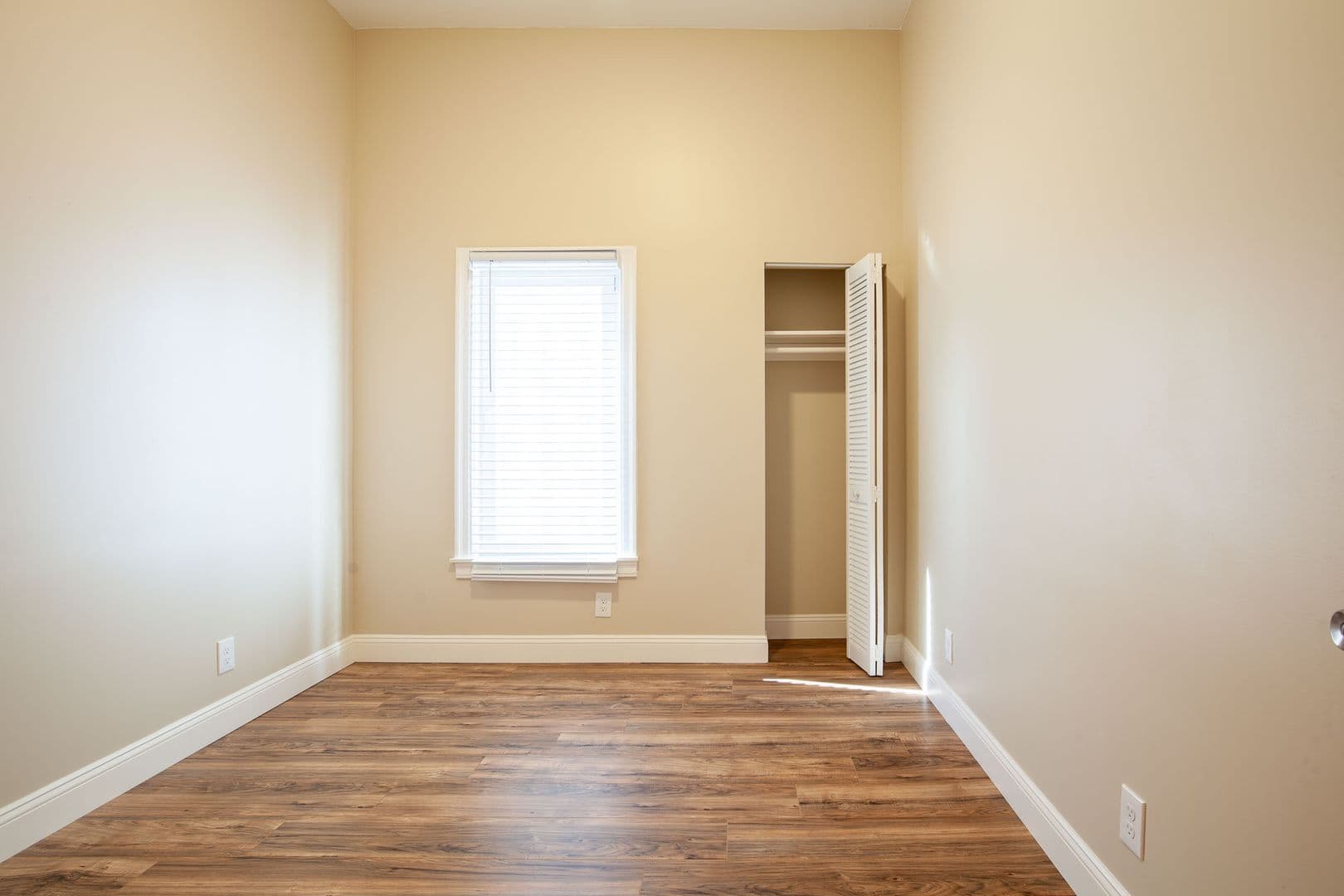 Oakland Apartment: 427 38th St