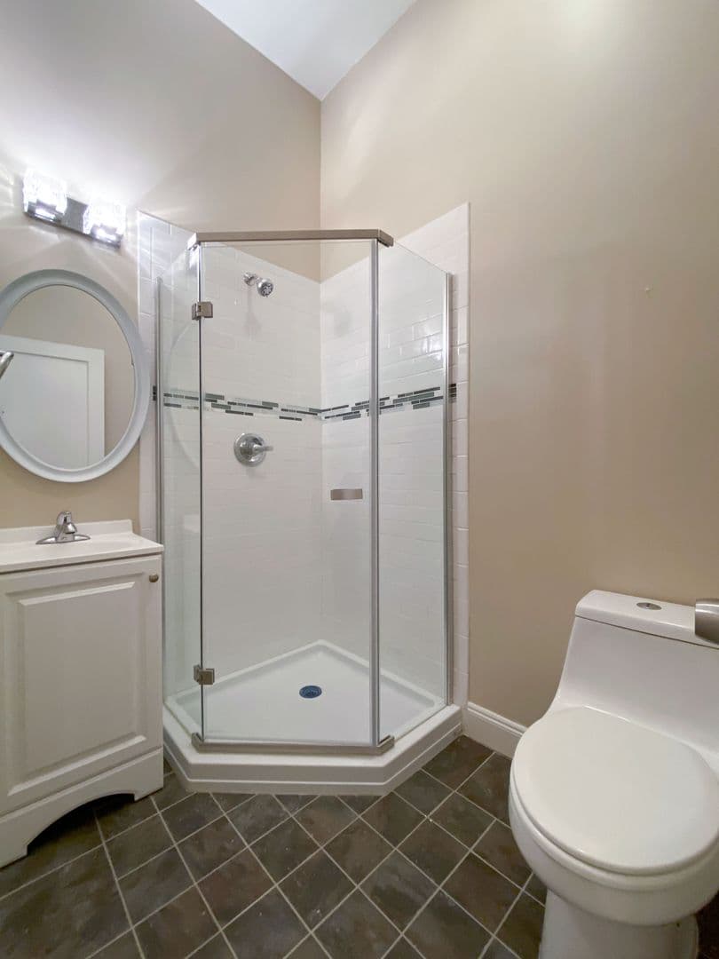 Oakland Apartment: 427 38th St
