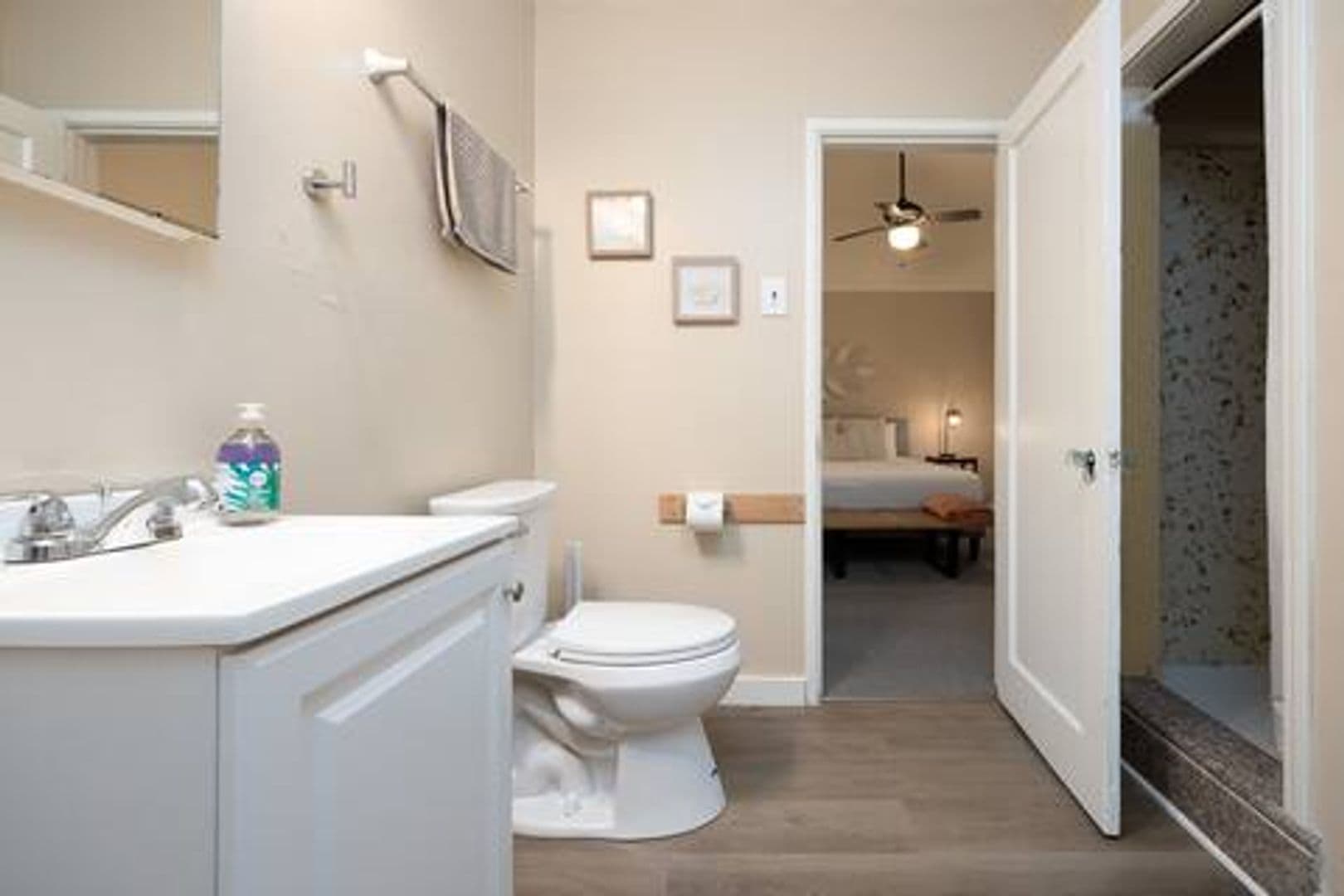 Oakland Apartment: 427 38th St