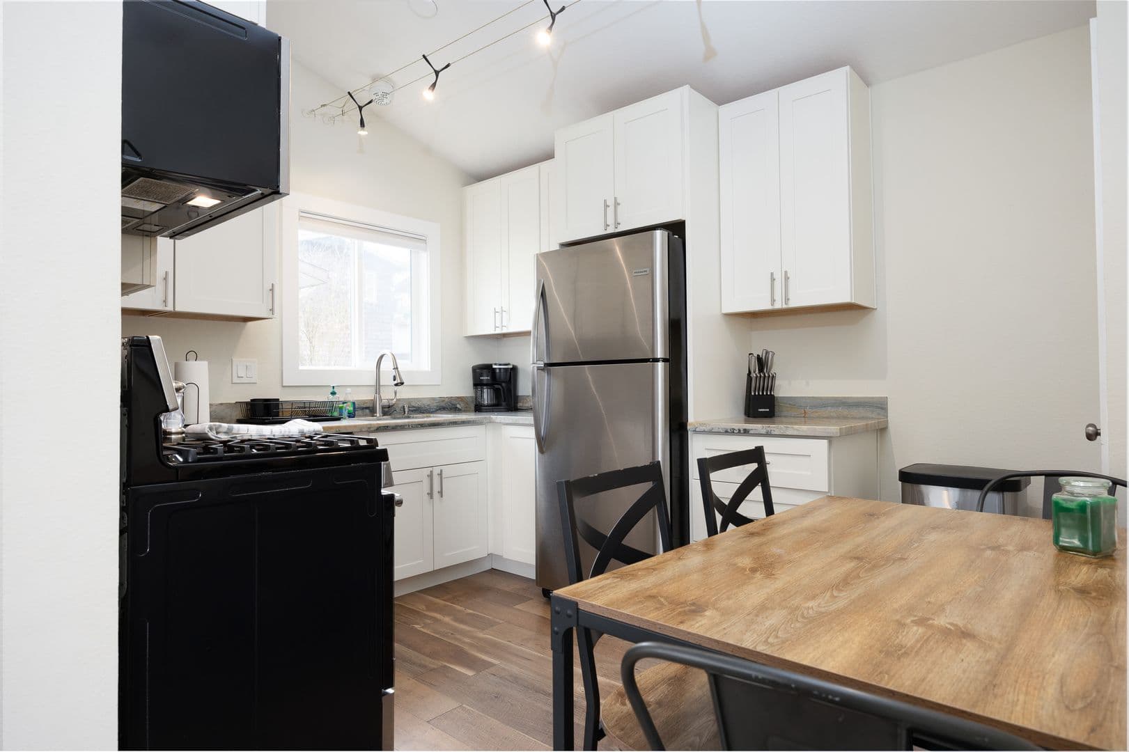PACIFICA Apartment: 472, 474 & 476 LEWIS ST