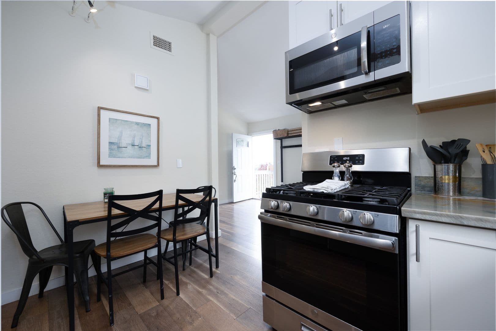 PACIFICA Apartment: 472, 474 & 476 LEWIS ST
