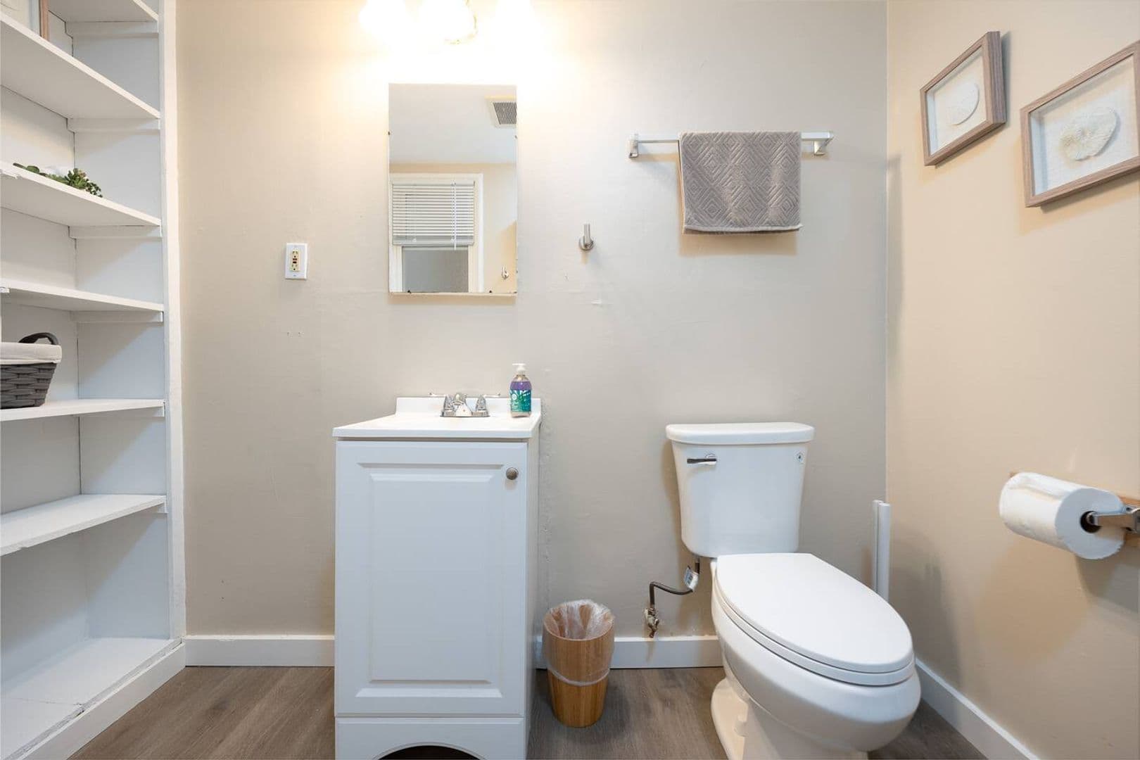 Oakland Apartment: 427 38th St