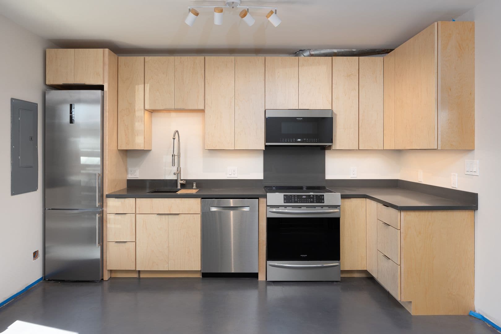 Oakland Apartment: 700 Fruitvale Ave