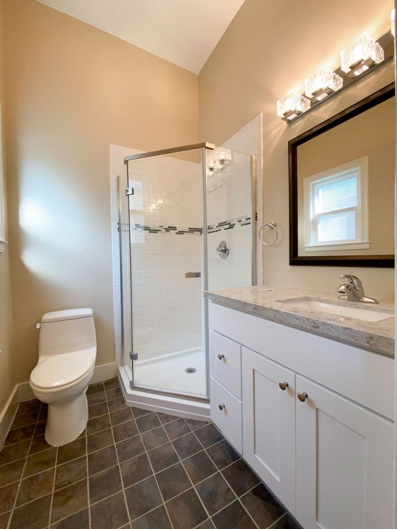 Oakland Apartment: 427 38th St