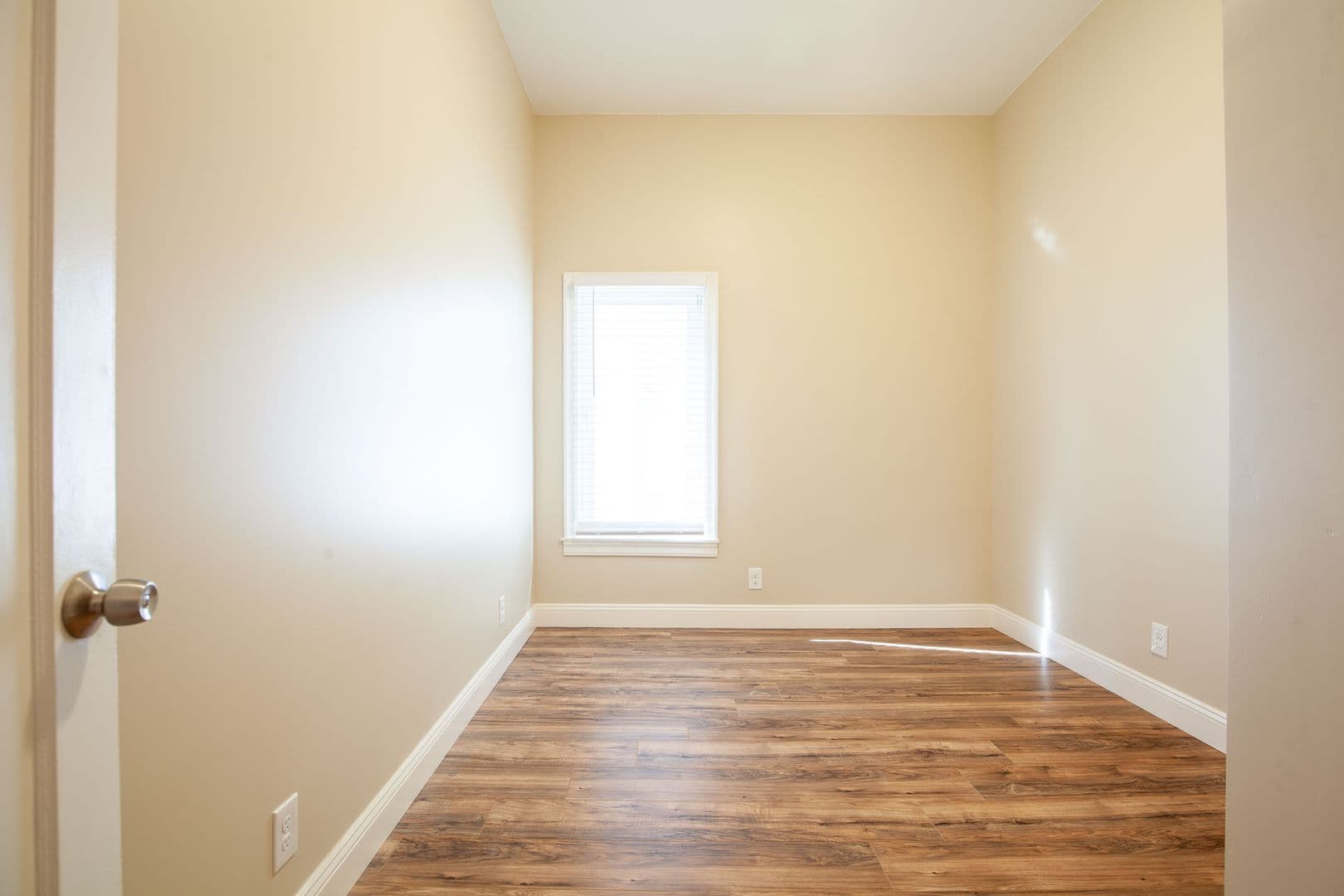 Oakland Apartment: 427 38th St