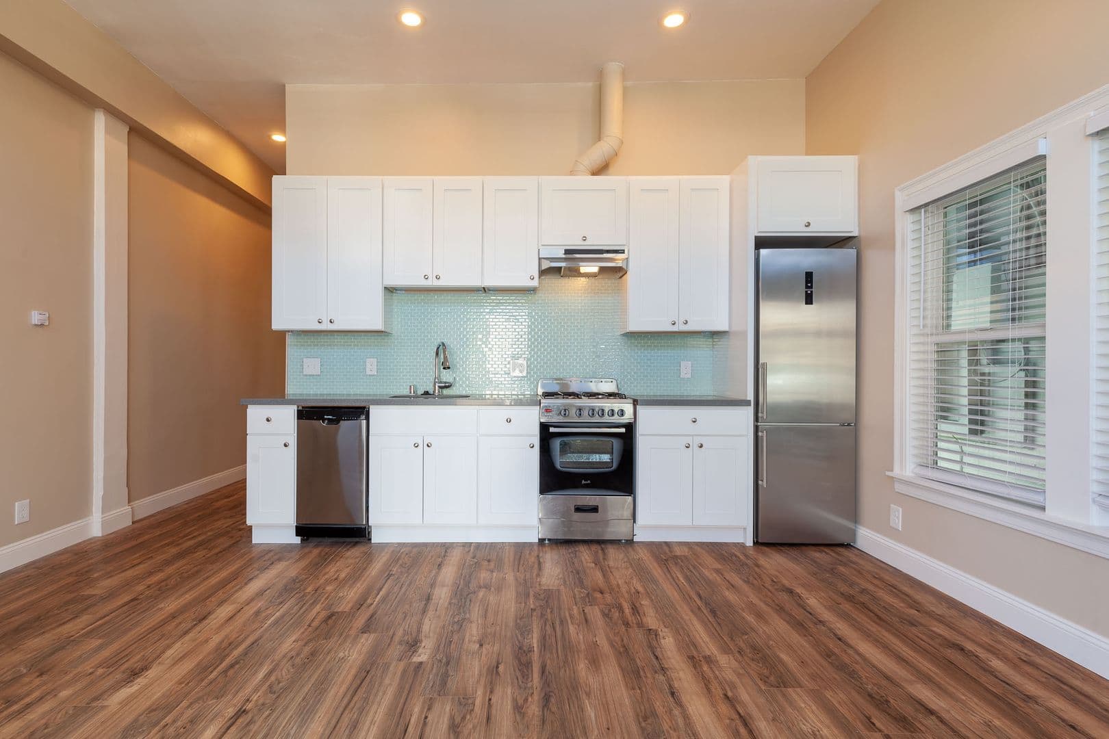 Oakland Apartment: 427 38th St