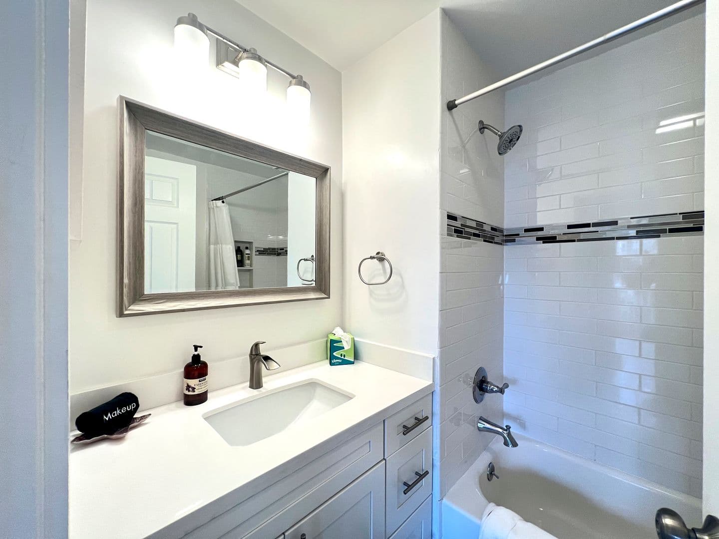PACIFICA Apartment: 472, 474 & 476 LEWIS ST