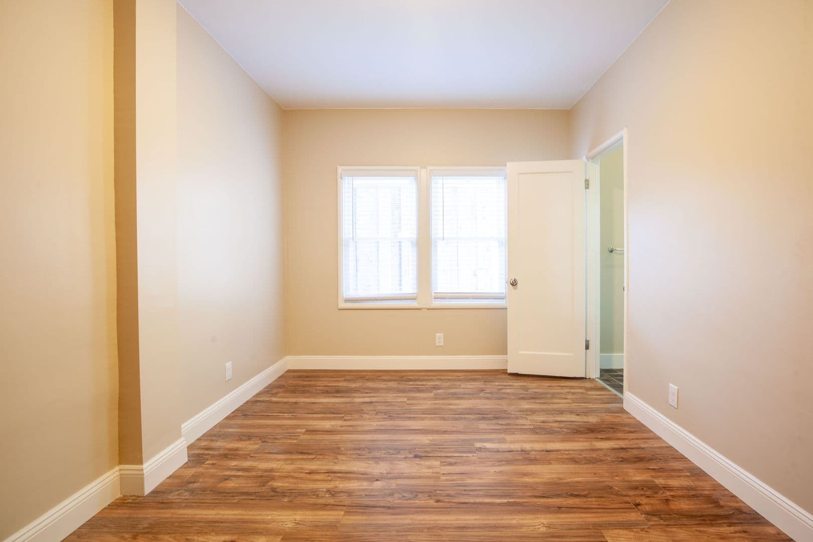Oakland Apartment: 427 38th St
