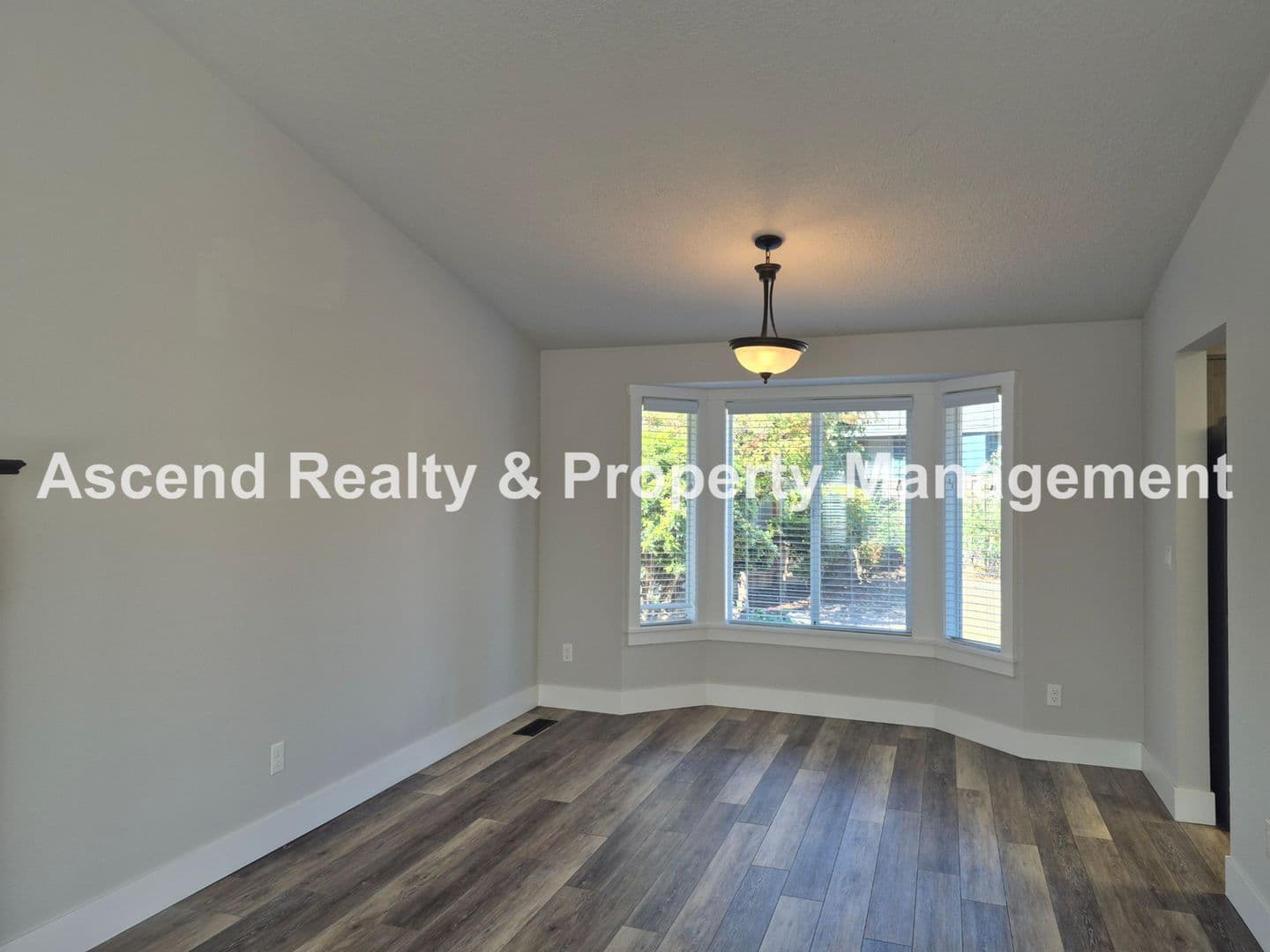 Portland House: 5835 NW Landing Dr